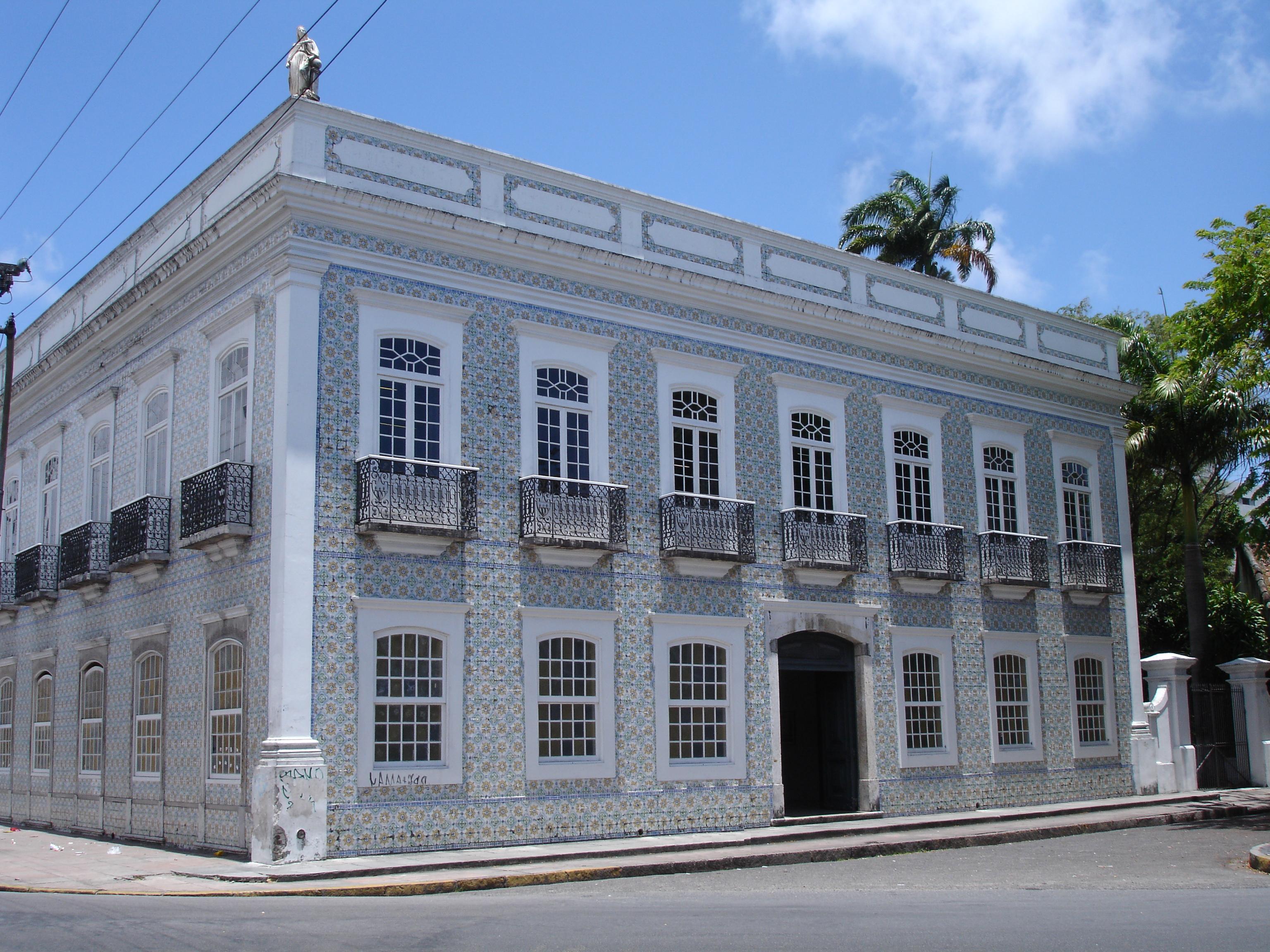 Fachada do MAB