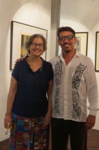 A artista plástica Ana Longman e o curador Rinaldo Silva. Foto de Camila Mendes/MAB